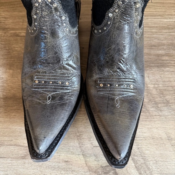 Ariat Desperado Western Boots snip toe antiqued conchos and studs Women’s 8.5 - Picture 5 of 16